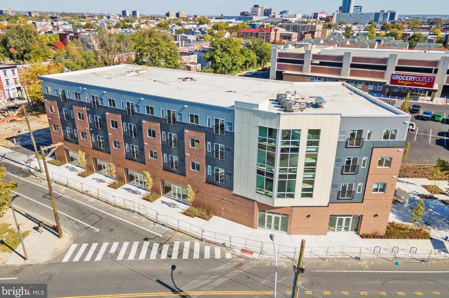 2077 Ridge Ave, Philadelphia PA  19121-4137 exterior