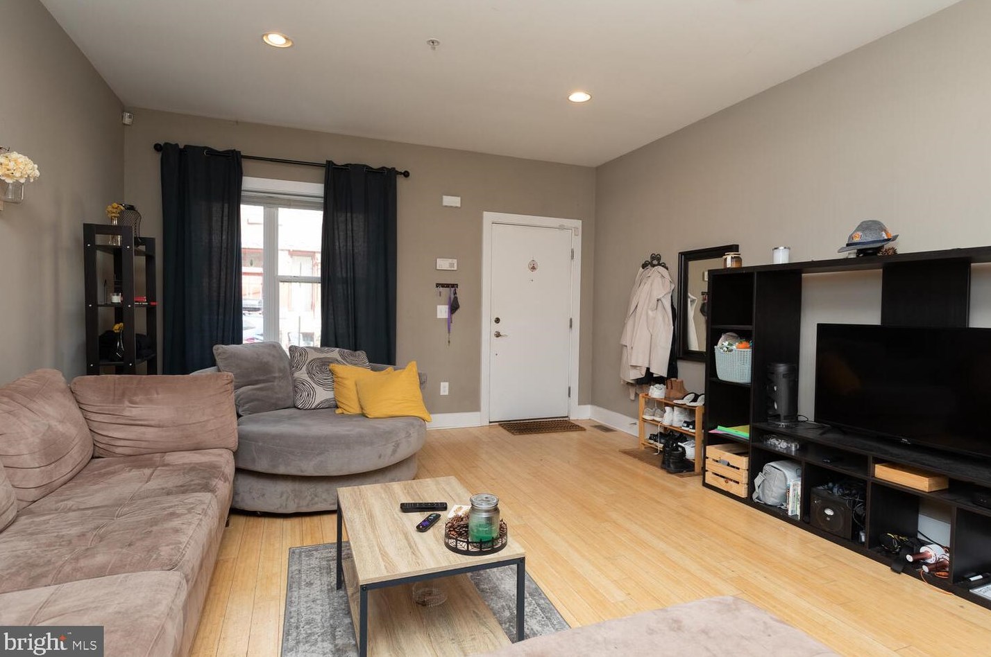 1632 Francis St, Philadelphia PA  19130-2108 exterior