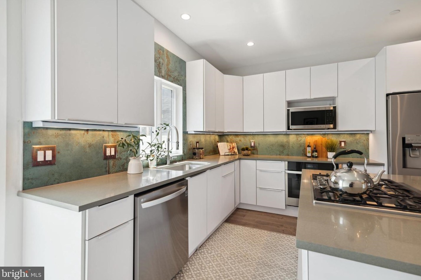 2150 Hazzard St, Philadelphia PA  19125-1710 exterior