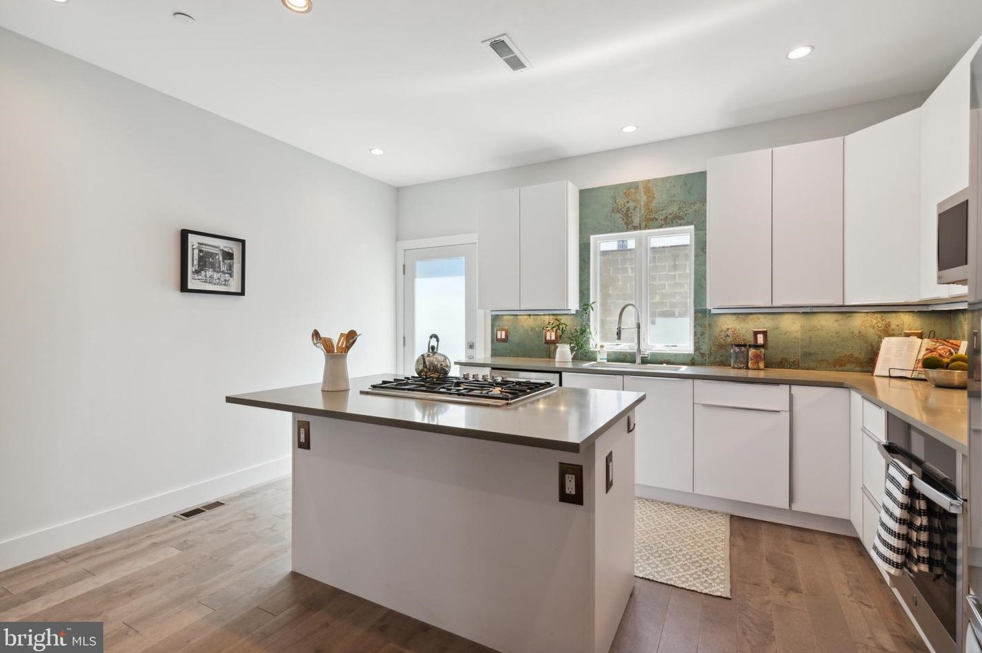 2150 Hazzard St, Philadelphia PA  19125-1710 exterior