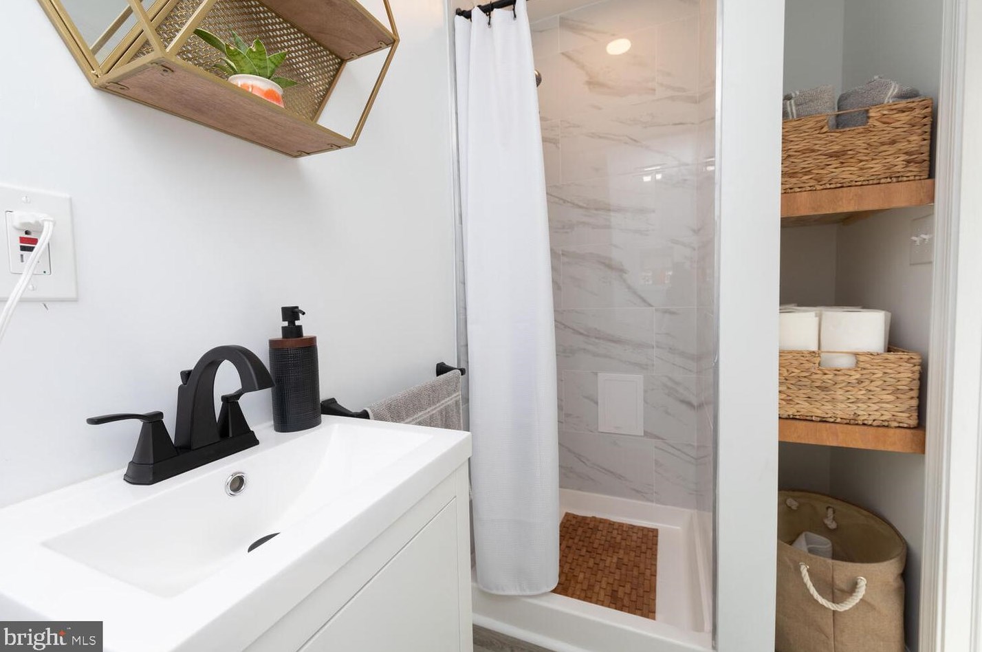 3424 Indian Queen Ln, Philadelphia PA 19129-1520 exterior