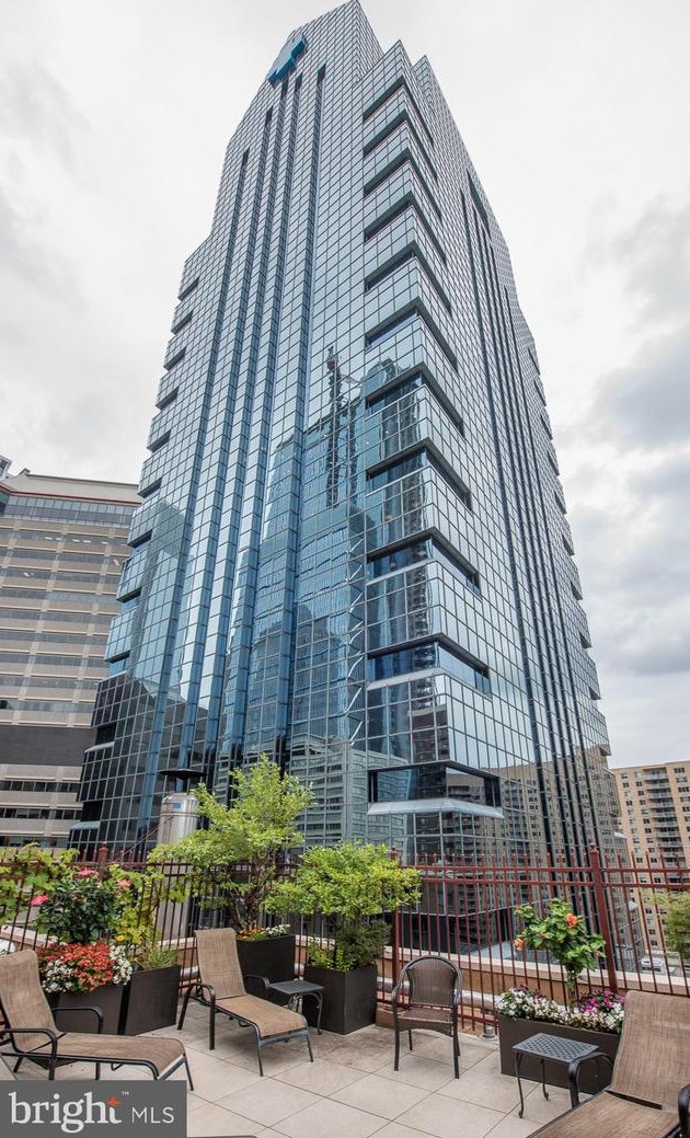 1900 John F Kennedy Blvd, Philadelphia PA  19103-1126 exterior