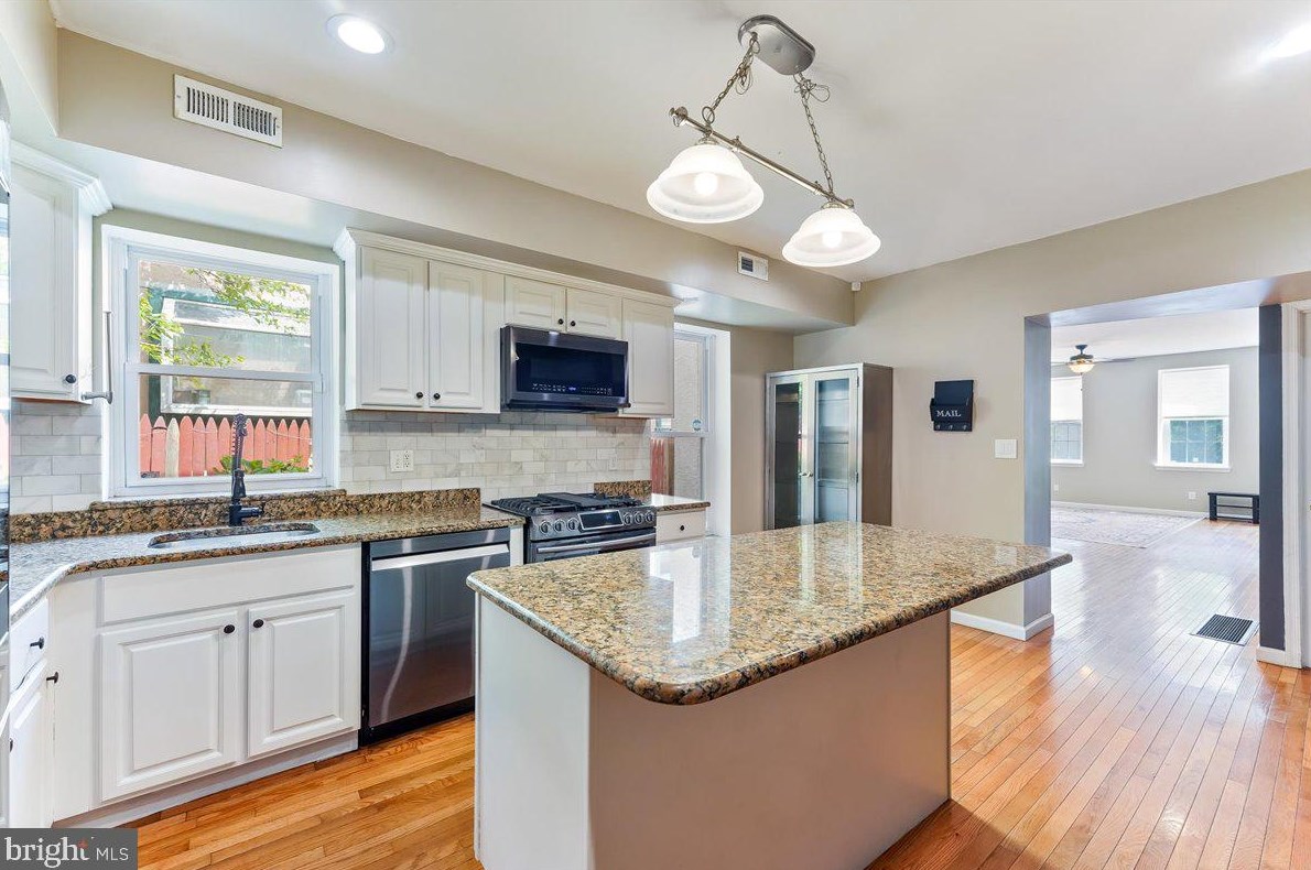 4114 Pechin St, Philadelphia PA  19128-3514 exterior