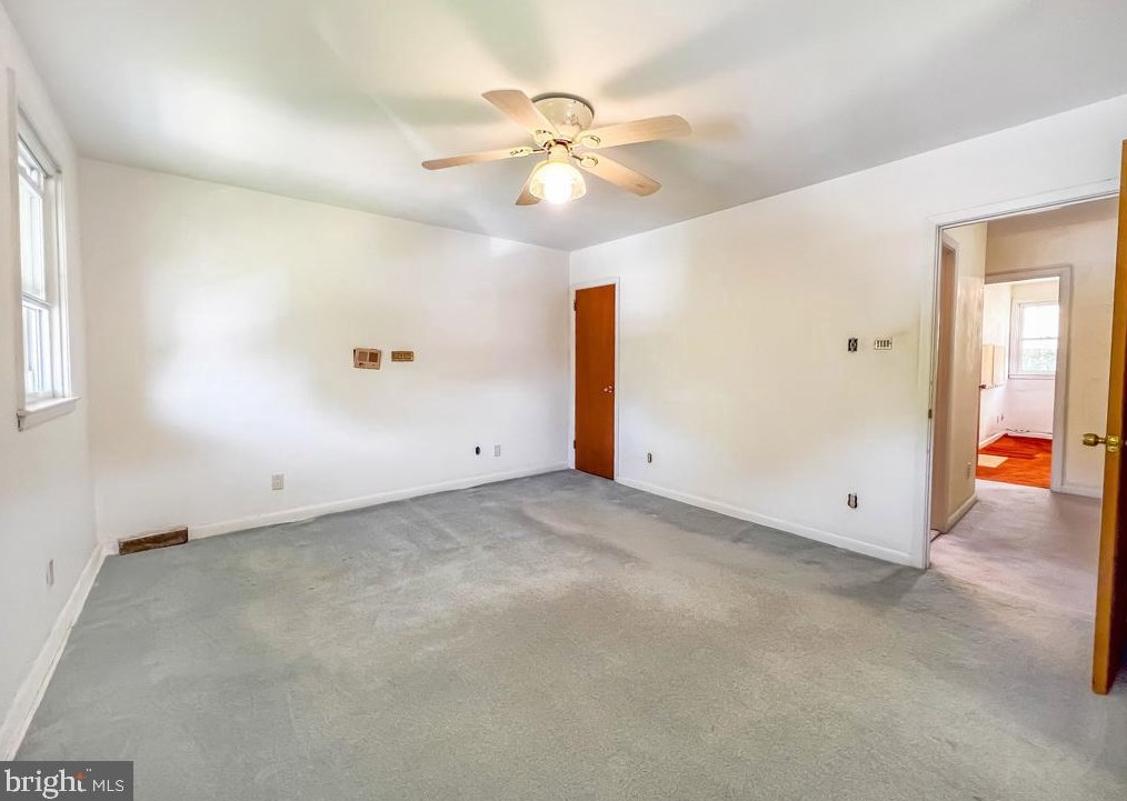 1344 Ascot Pl, Philadelphia PA  19116-1502 exterior