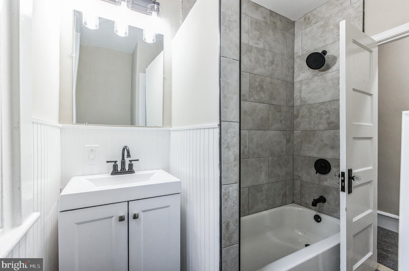 5522 7th St, Philadelphia PA 19120-2709 exterior