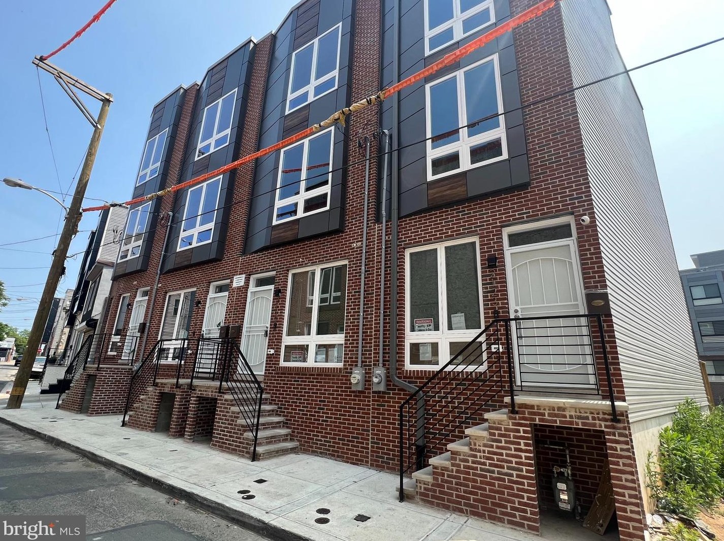 2123 Fairhill St, Philadelphia PA  19122-1432 exterior
