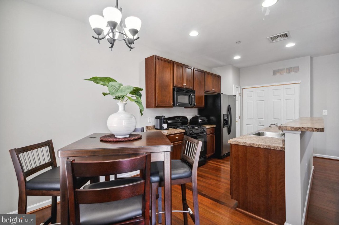 30 Brewerytown Ct, Philadelphia PA 19121-4431 exterior