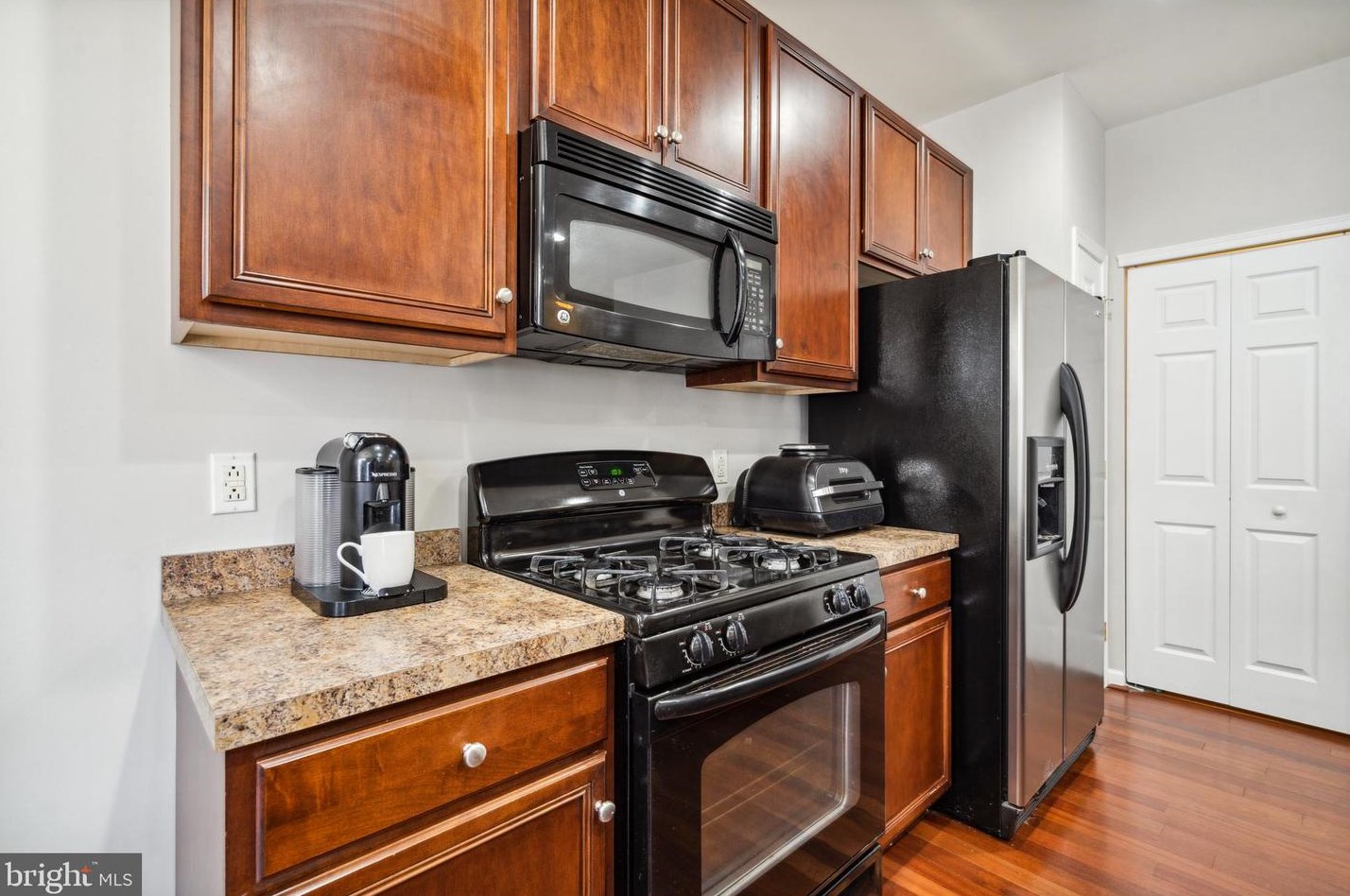 30 Brewerytown Ct, Philadelphia PA 19121-4431 exterior