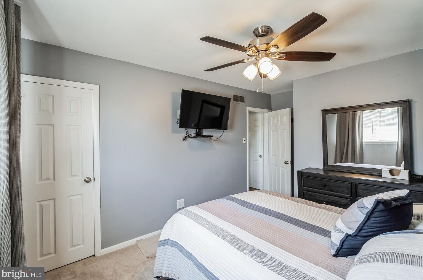 607 Renz St, Philadelphia PA 19128-1419 exterior