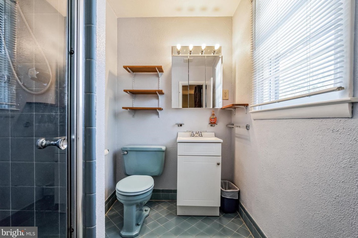 607 Renz St, Philadelphia PA 19128-1419 exterior