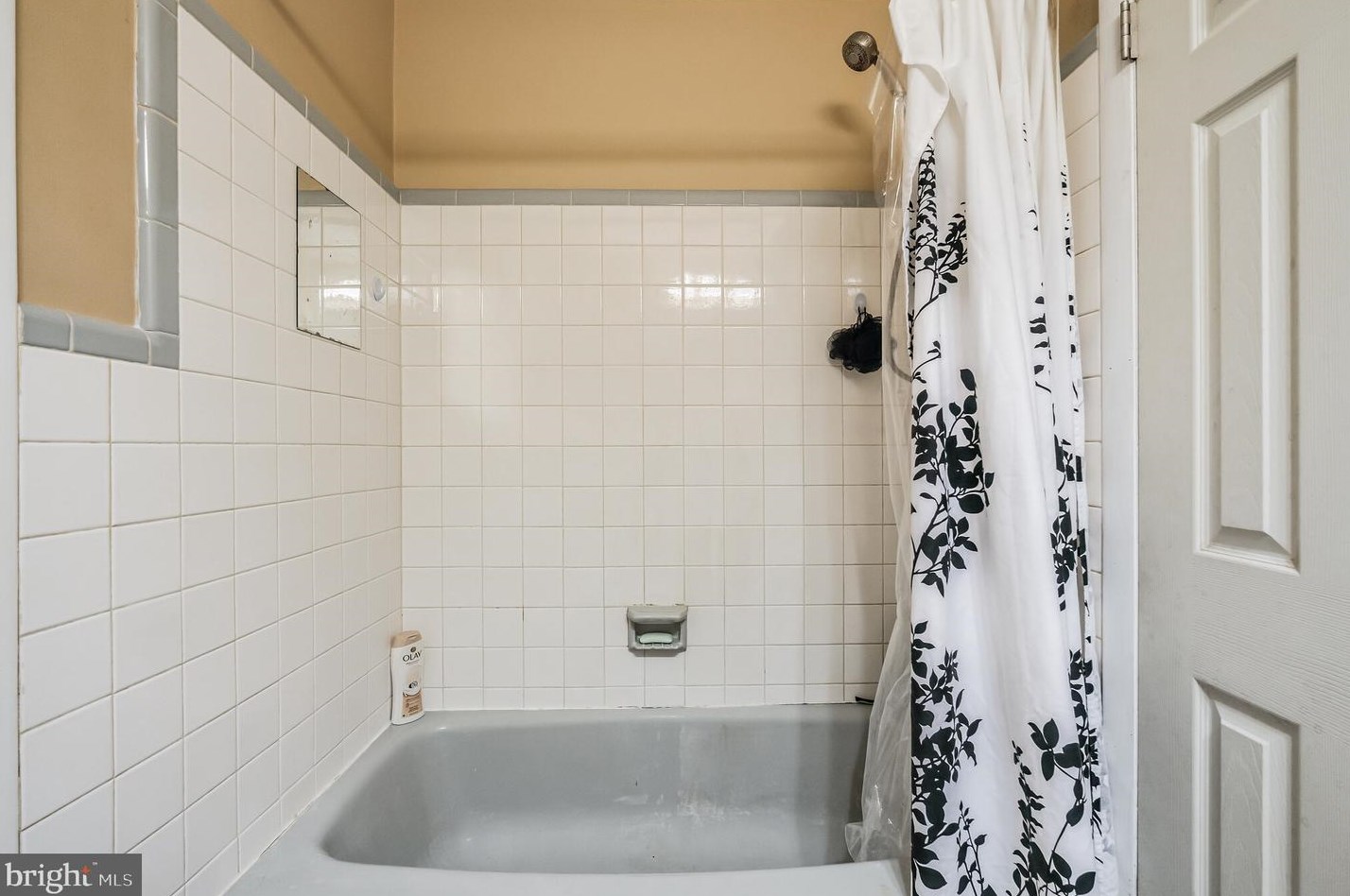 607 Renz St, Philadelphia PA 19128-1419 exterior