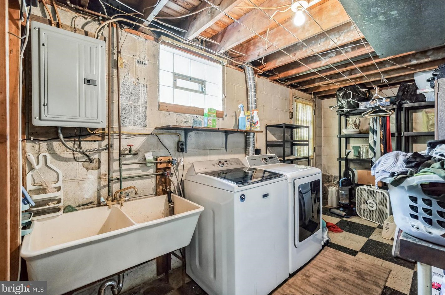 607 Renz St, Philadelphia PA 19128-1419 exterior