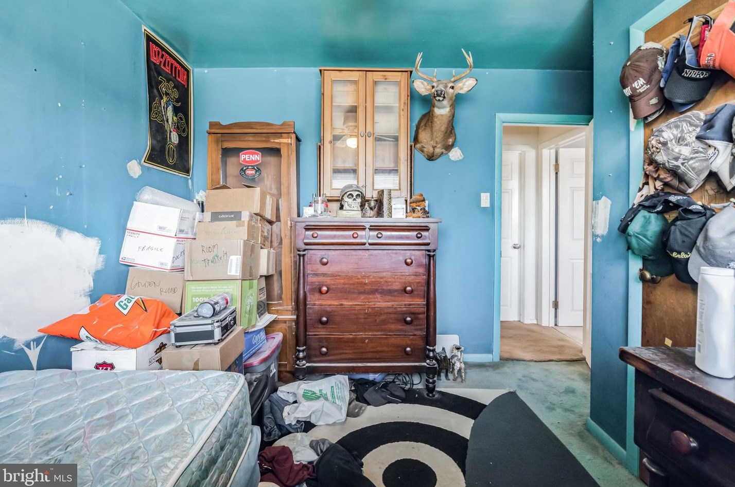 607 Renz St, Philadelphia PA 19128-1419 exterior