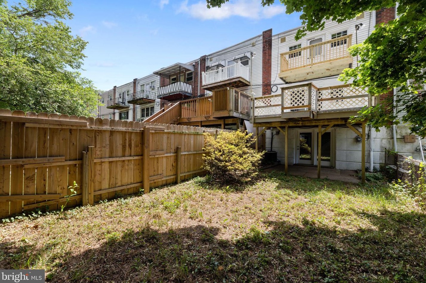 3579 Nottingham Ln, Philadelphia PA 19114-1403 exterior