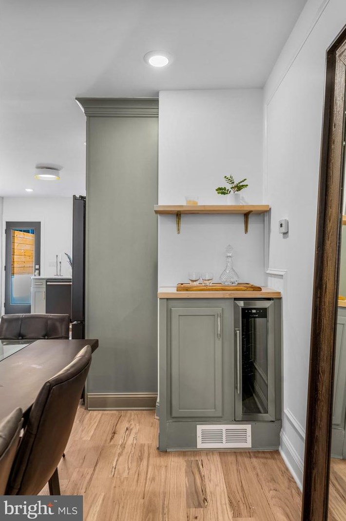 1106 Watkins St, Philadelphia PA  19148-1521 exterior