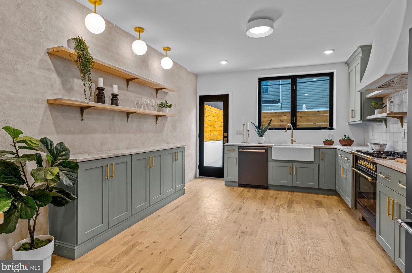 1106 Watkins St, Philadelphia PA  19148-1521 exterior