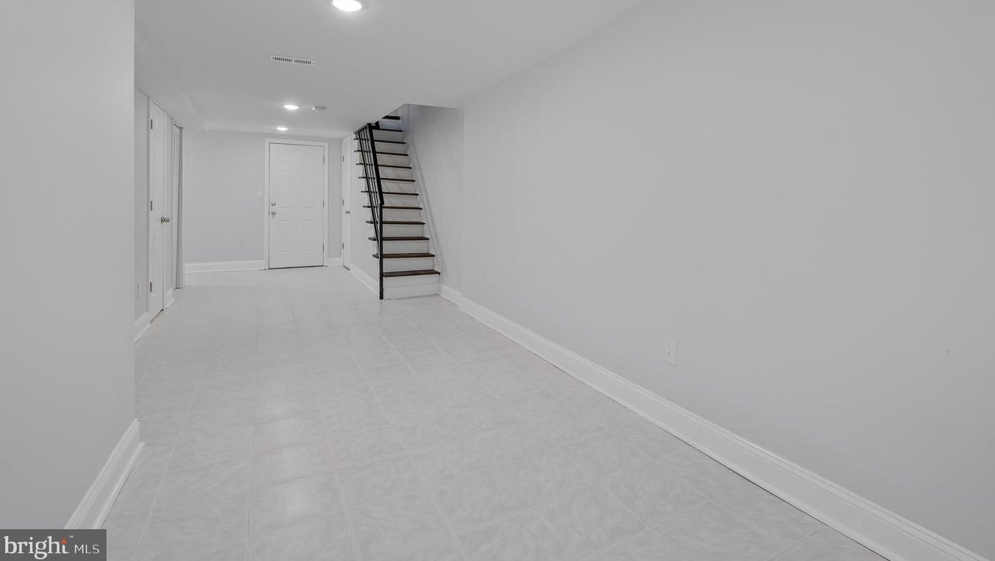 6012 Cedarhurst St, Philadelphia PA  19143-3105 exterior
