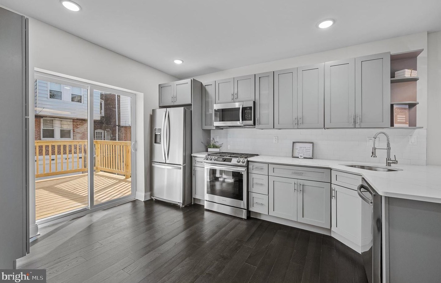 6012 Cedarhurst St, Philadelphia PA  19143-3105 exterior
