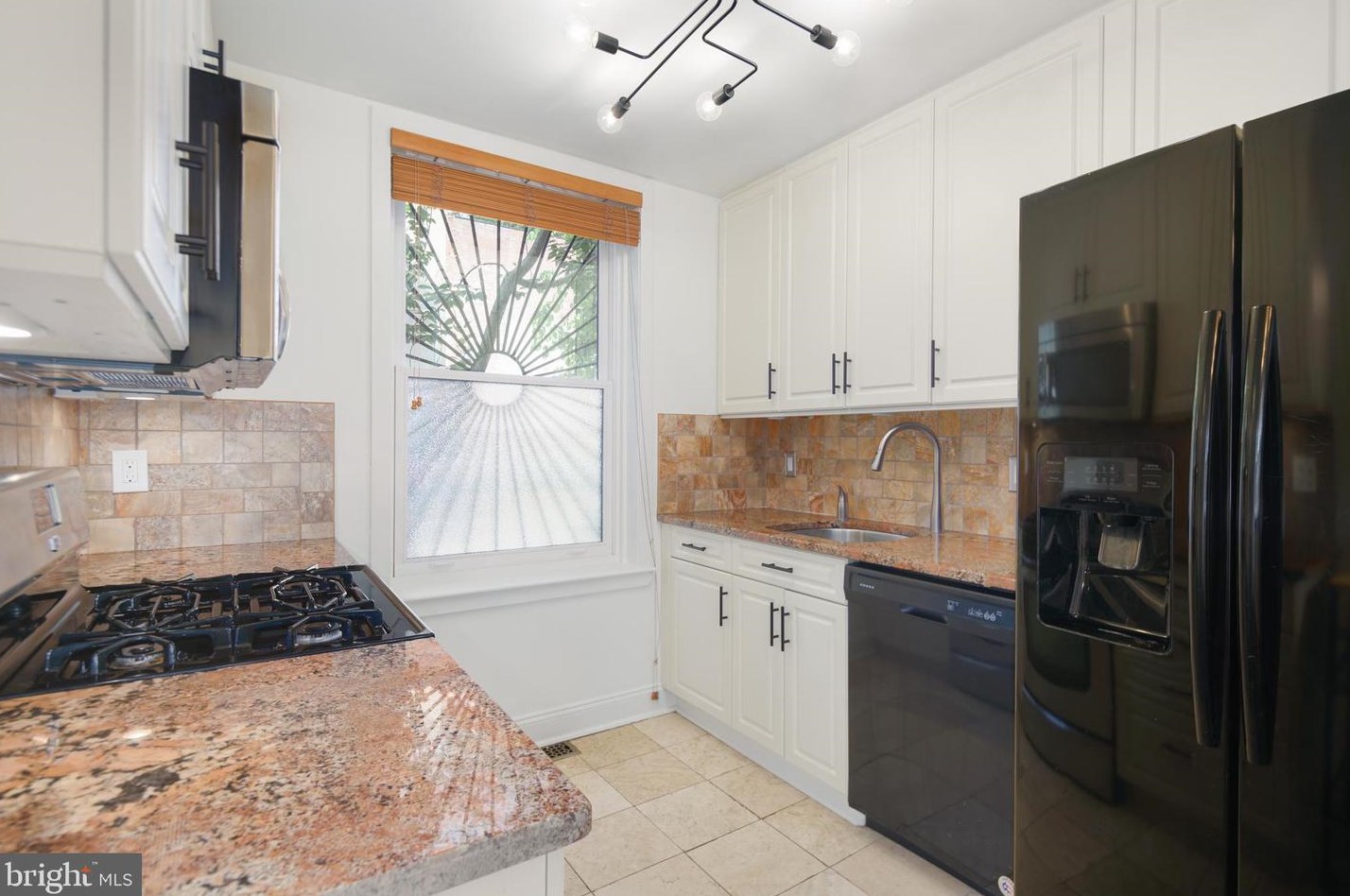207 Jessup St, Philadelphia PA  19107-6757 exterior