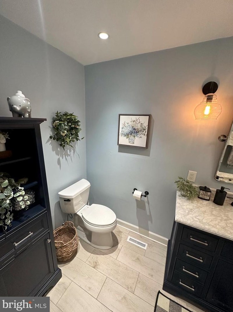 214 Wickley Rd, Philadelphia PA 19154-4338 exterior