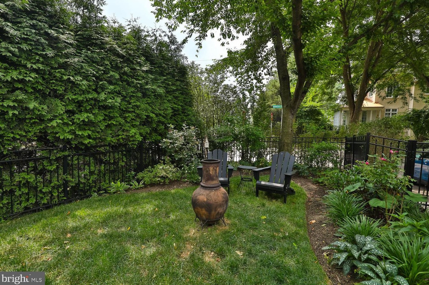 500 Arbutus St, Philadelphia PA  19119-3501 exterior