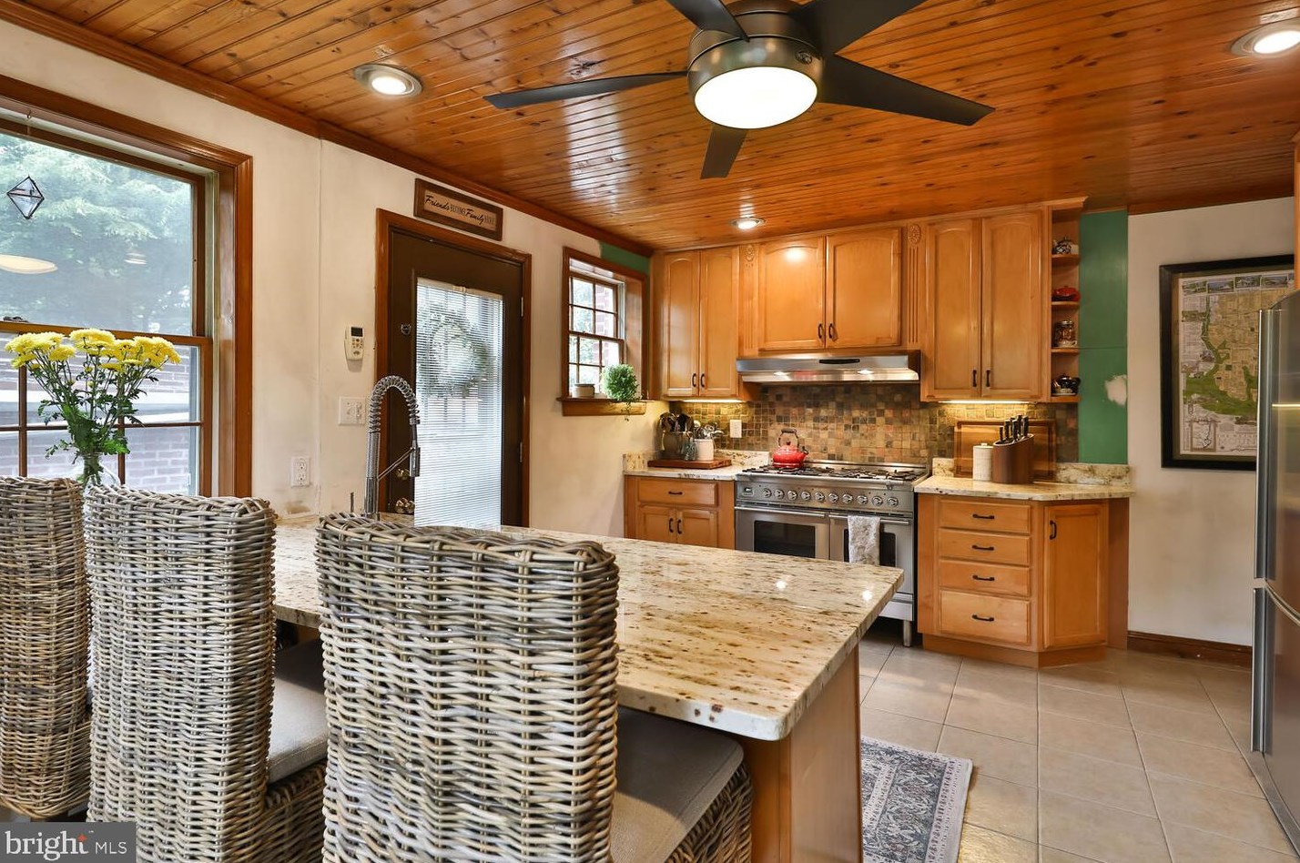 500 Arbutus St, Philadelphia PA  19119-3501 exterior