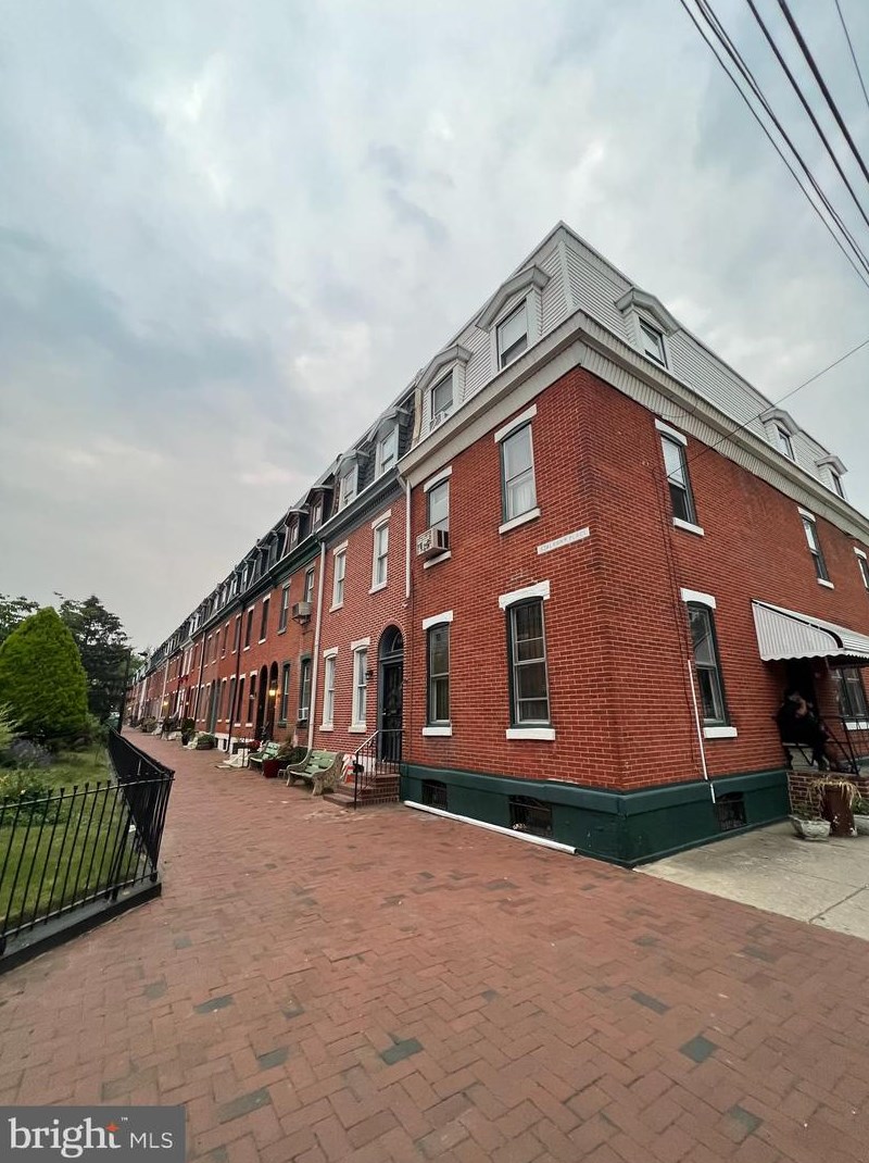 750 23rd St, Philadelphia PA  19130-2618 exterior