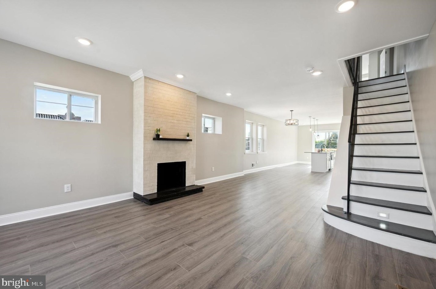 7365 Walnut Ln, Philadelphia PA  19138-1331 exterior