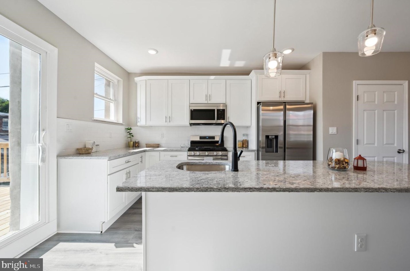 7365 Walnut Ln, Philadelphia PA  19138-1331 exterior