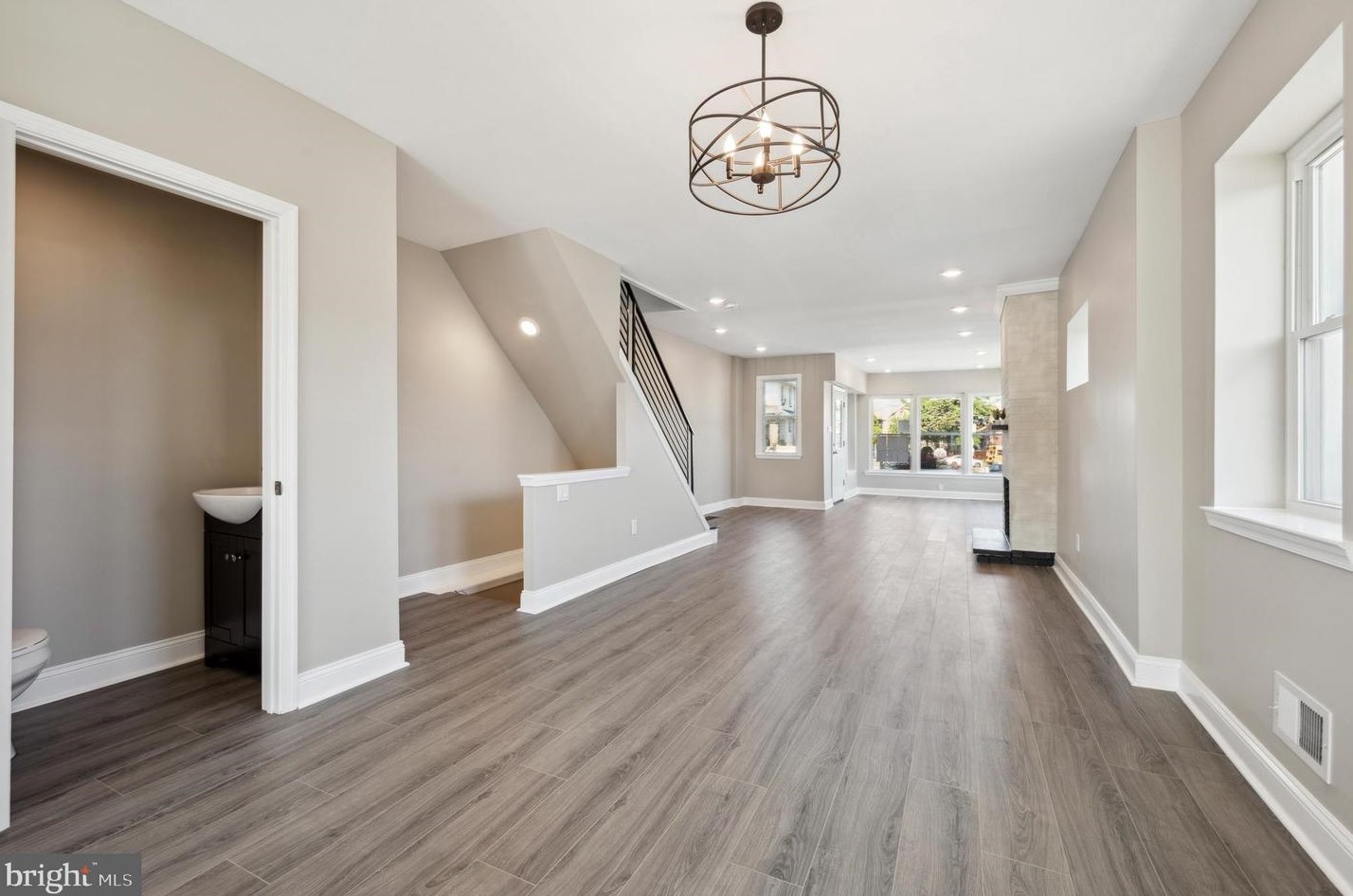 7365 Walnut Ln, Philadelphia PA  19138-1331 exterior