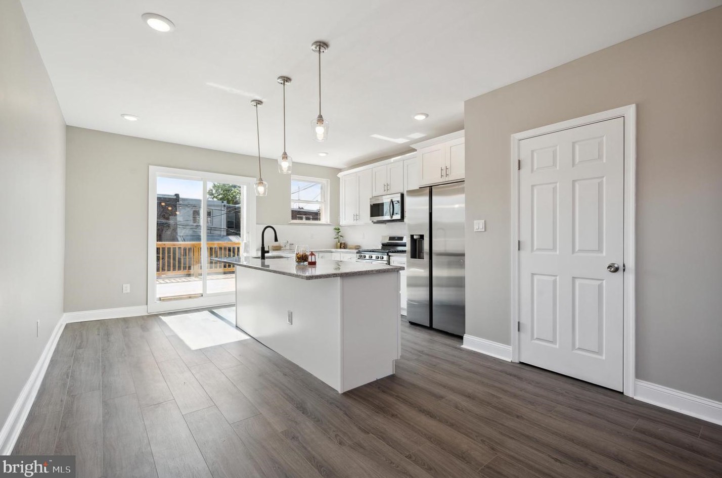 7365 Walnut Ln, Philadelphia PA  19138-1331 exterior