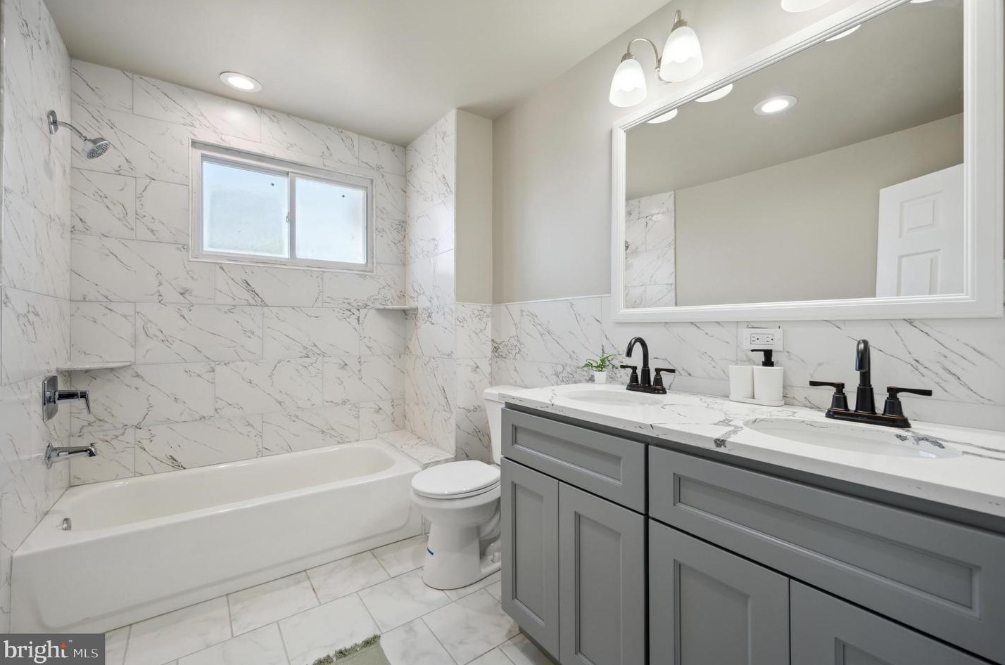 7365 Walnut Ln, Philadelphia PA  19138-1331 exterior