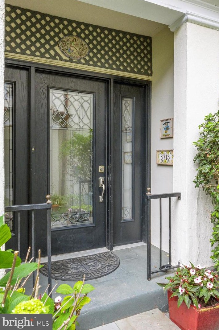 8713 Shawnee St, Philadelphia PA 19118-3804 exterior