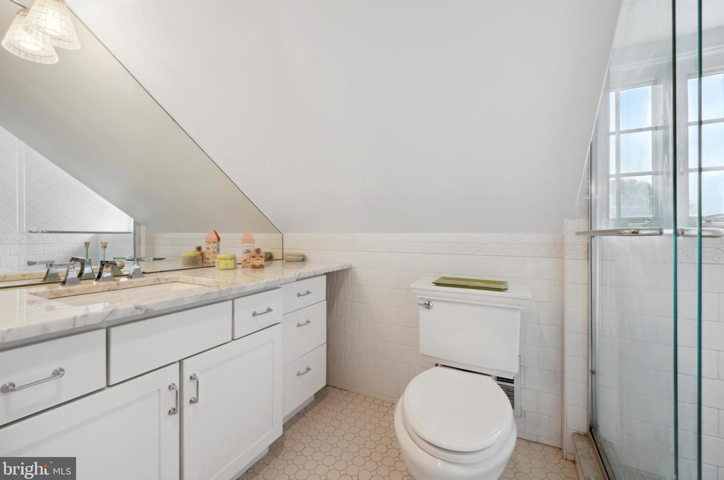 8713 Shawnee St, Philadelphia PA 19118-3804 exterior