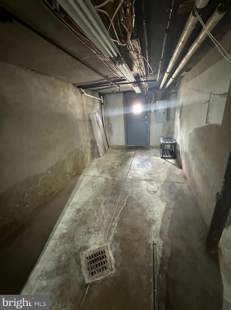 6522 Tulip St, Philadelphia PA 19135-2824 exterior