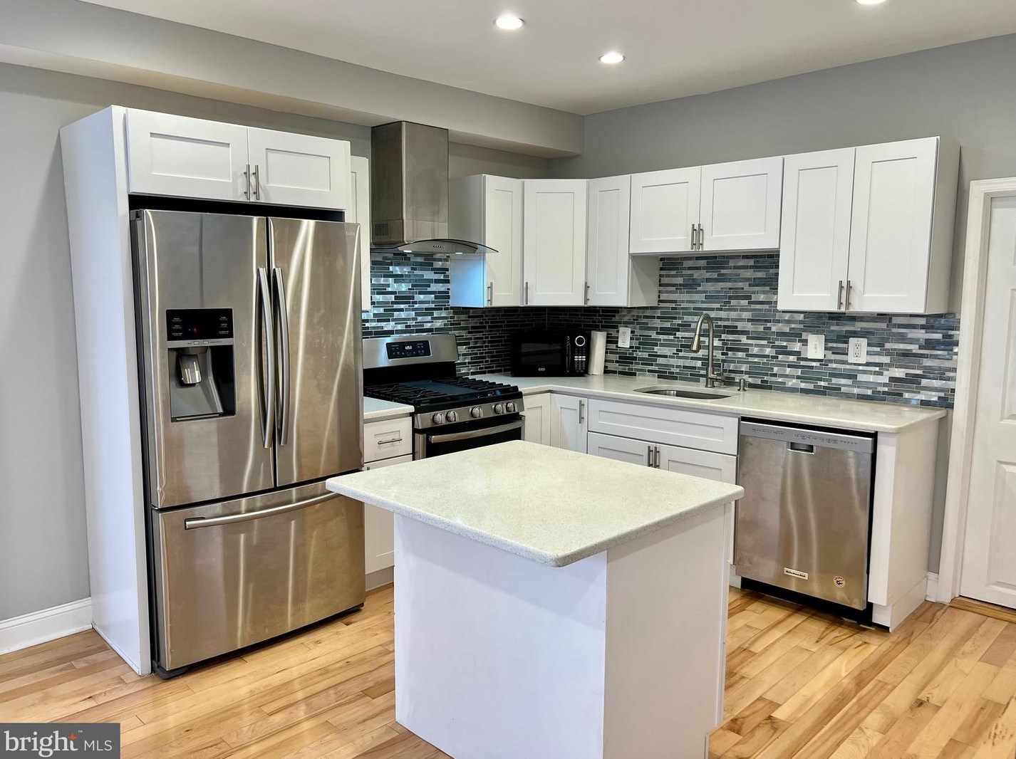 149 Palmer St, Philadelphia PA  19122-3220 exterior