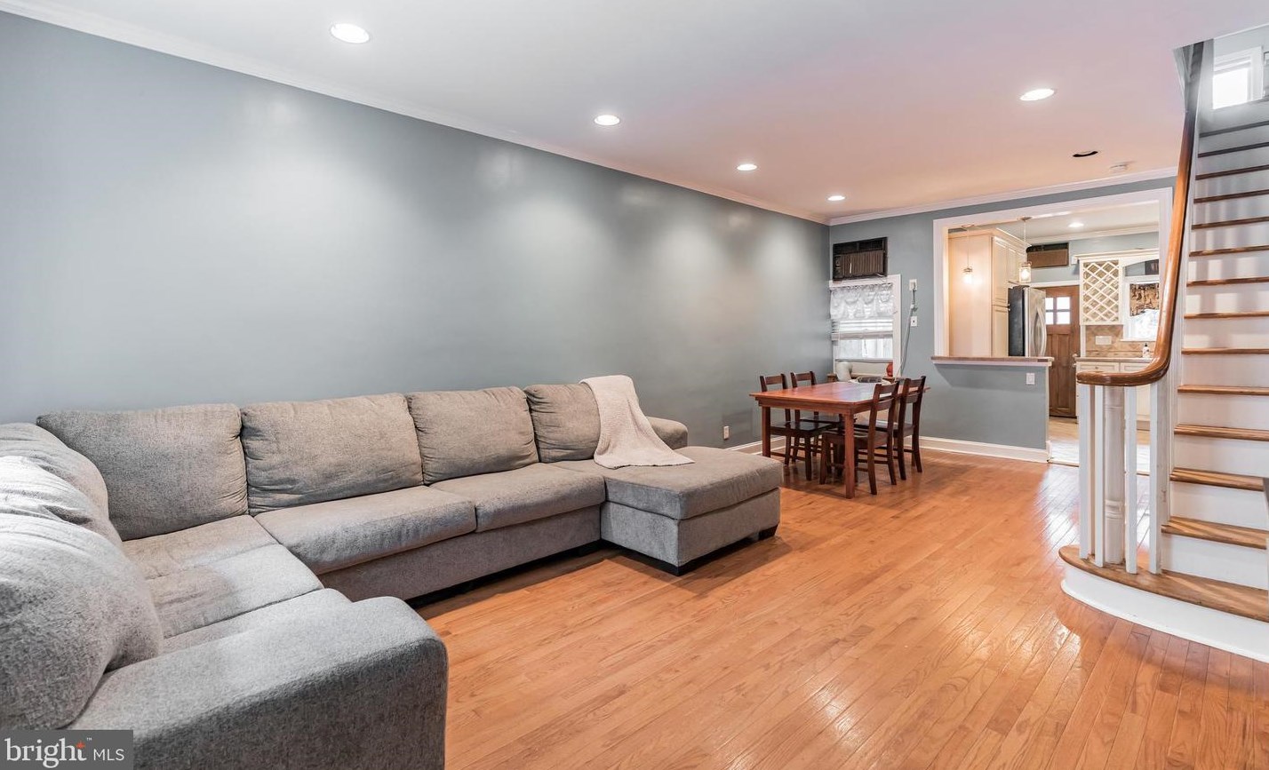 2446 Lambert St, Philadelphia PA  19145-4212 exterior