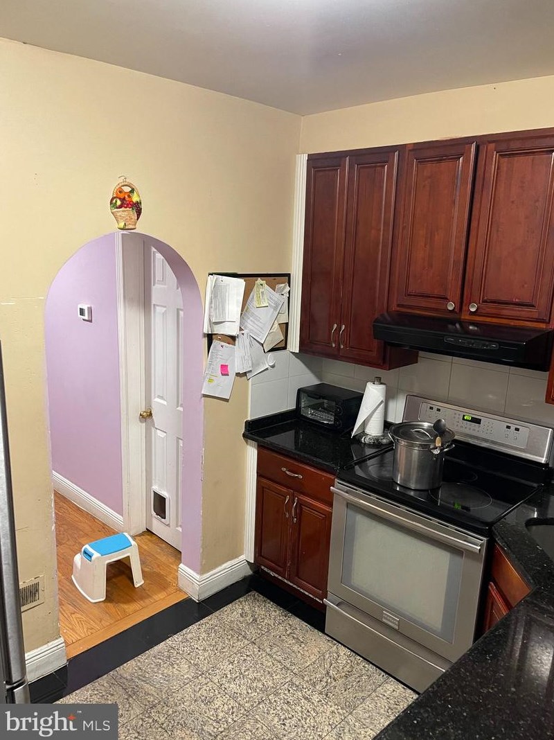 2122 Mcclellan St, Philadelphia PA  19145-1911 exterior