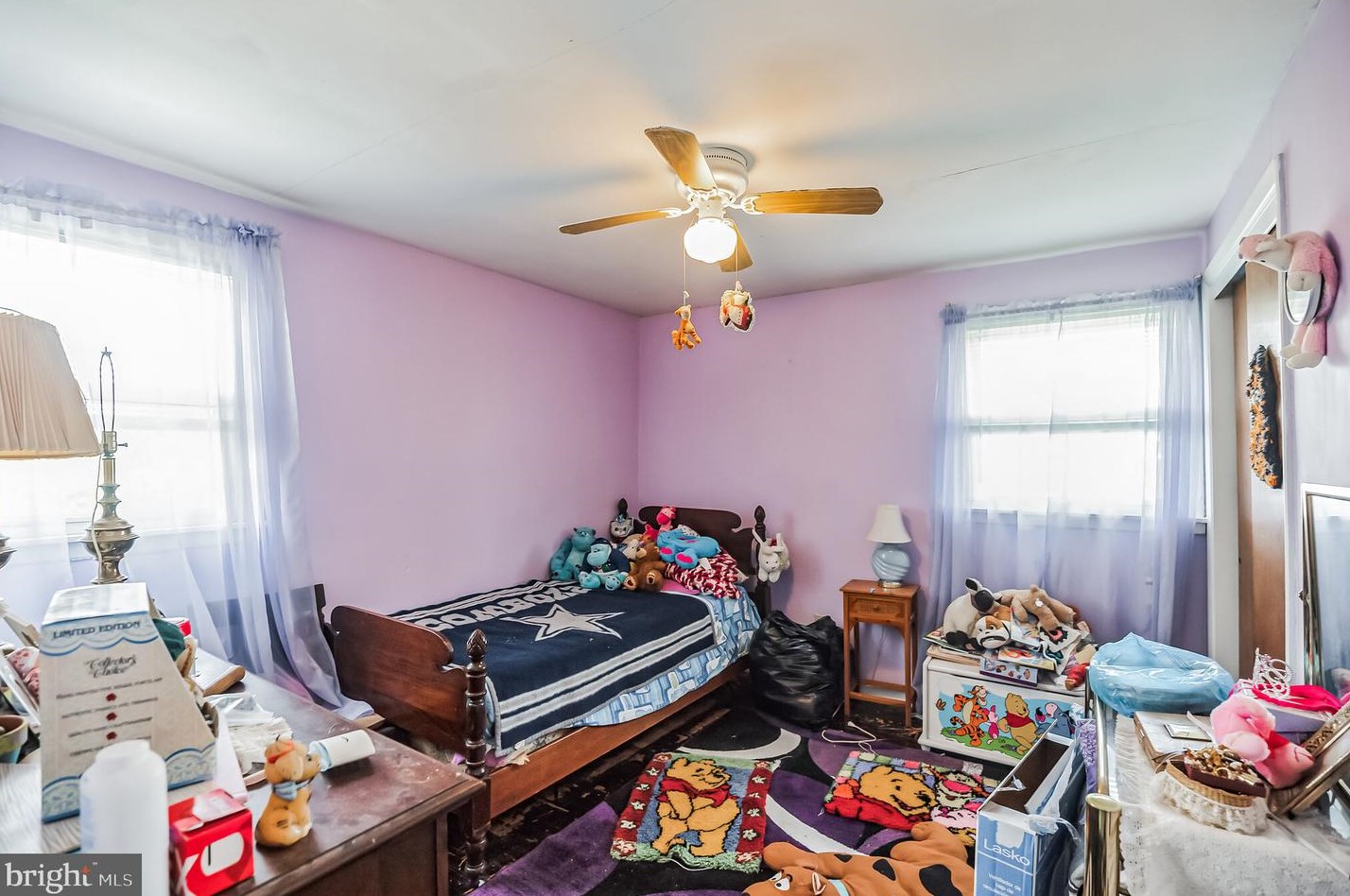 597 Paoli Ave, Philadelphia PA 19128-4328 exterior