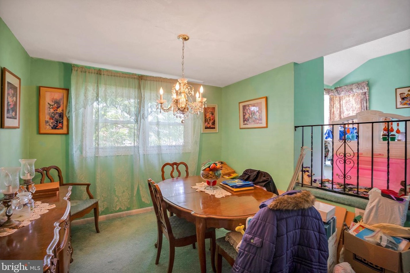 597 Paoli Ave, Philadelphia PA 19128-4328 exterior