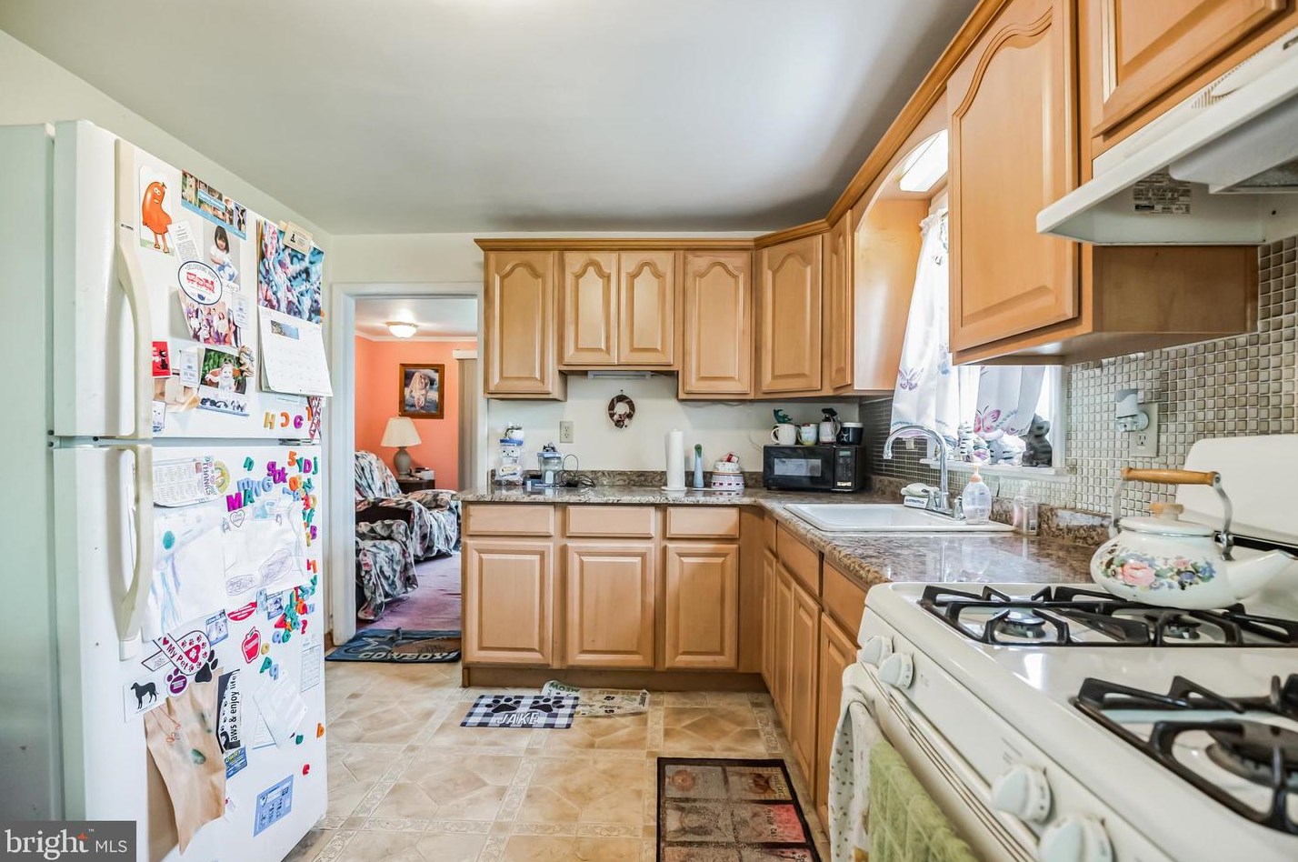 597 Paoli Ave, Philadelphia PA 19128-4328 exterior