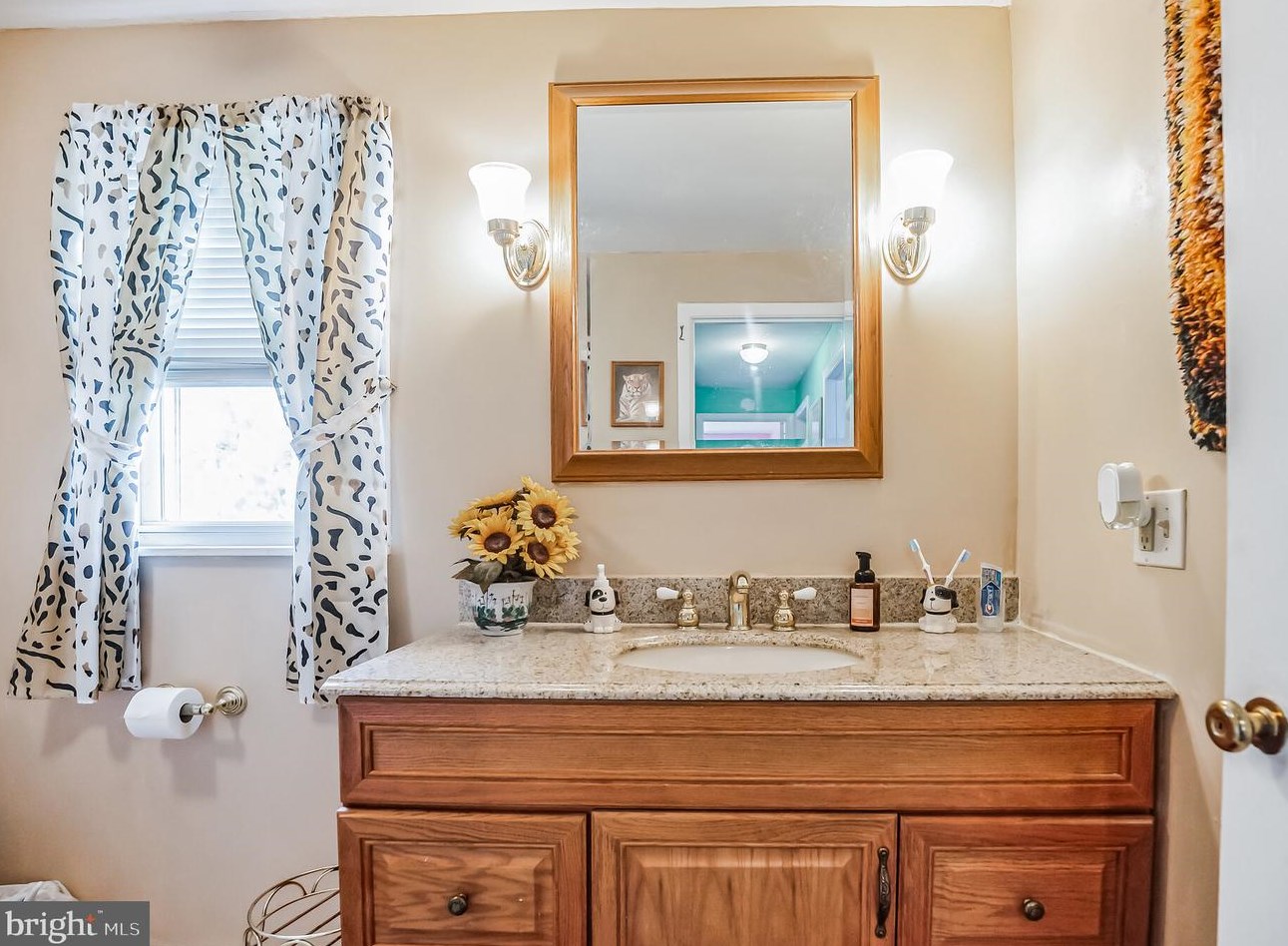 597 Paoli Ave, Philadelphia PA 19128-4328 exterior