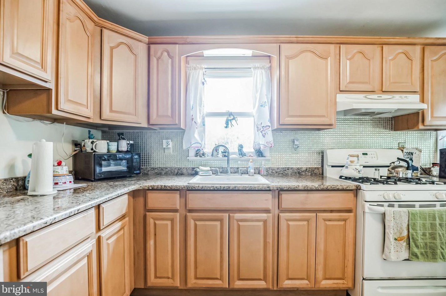 597 Paoli Ave, Philadelphia PA 19128-4328 exterior