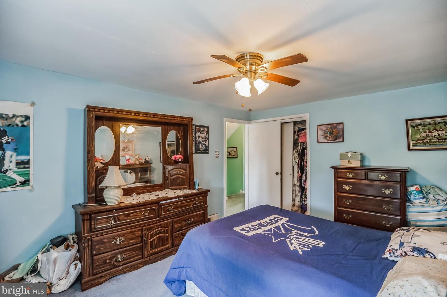 597 Paoli Ave, Philadelphia PA 19128-4328 exterior