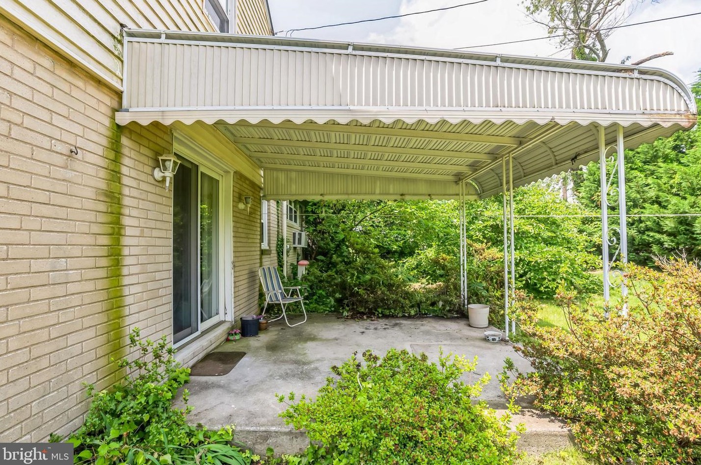 597 Paoli Ave, Philadelphia PA 19128-4328 exterior