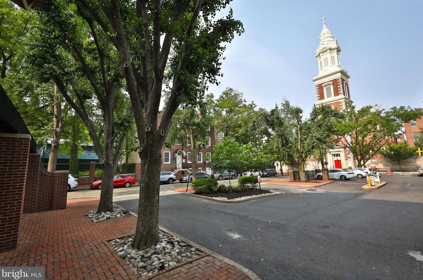 315 New St, Philadelphia PA 19106-1132 exterior