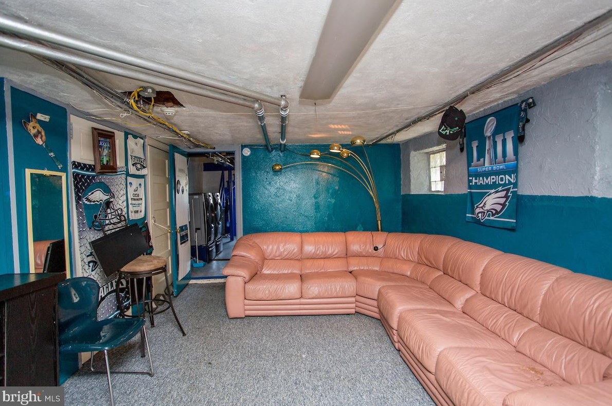 7525 Walnut Ln, Philadelphia PA 19144-2005 exterior