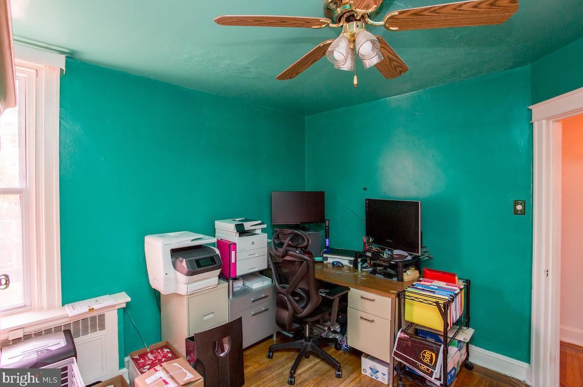 7525 Walnut Ln, Philadelphia PA 19144-2005 exterior