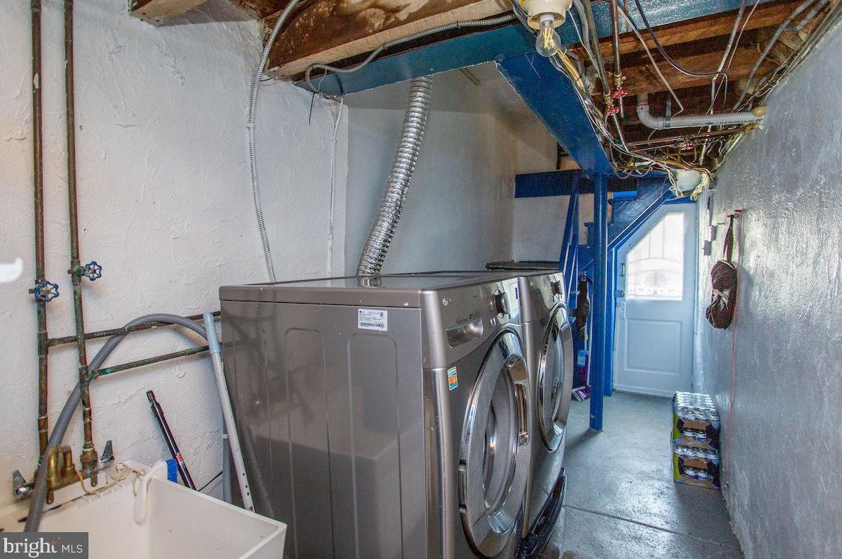 7525 Walnut Ln, Philadelphia PA 19144-2005 exterior