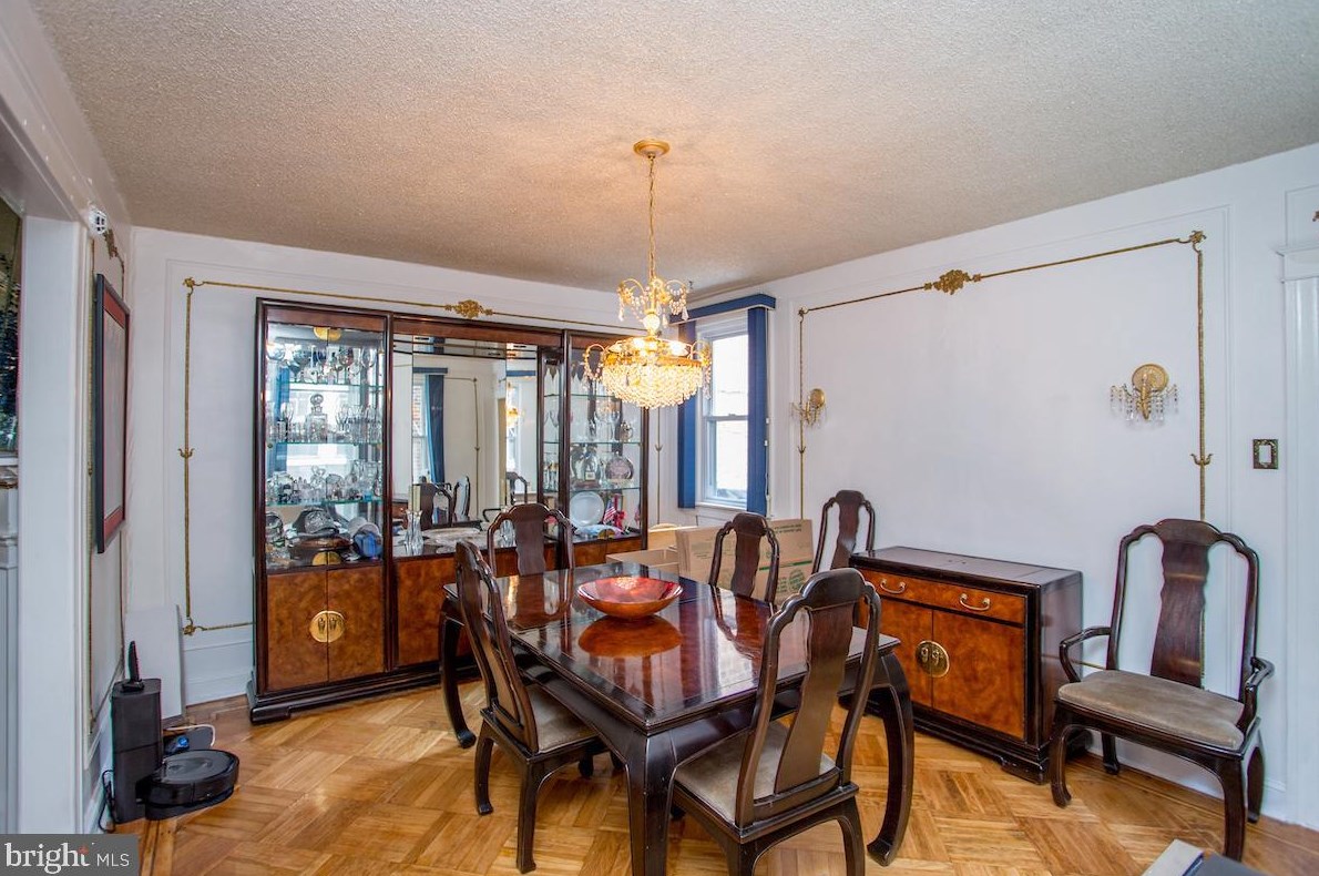 7525 Walnut Ln, Philadelphia PA 19144-2005 exterior